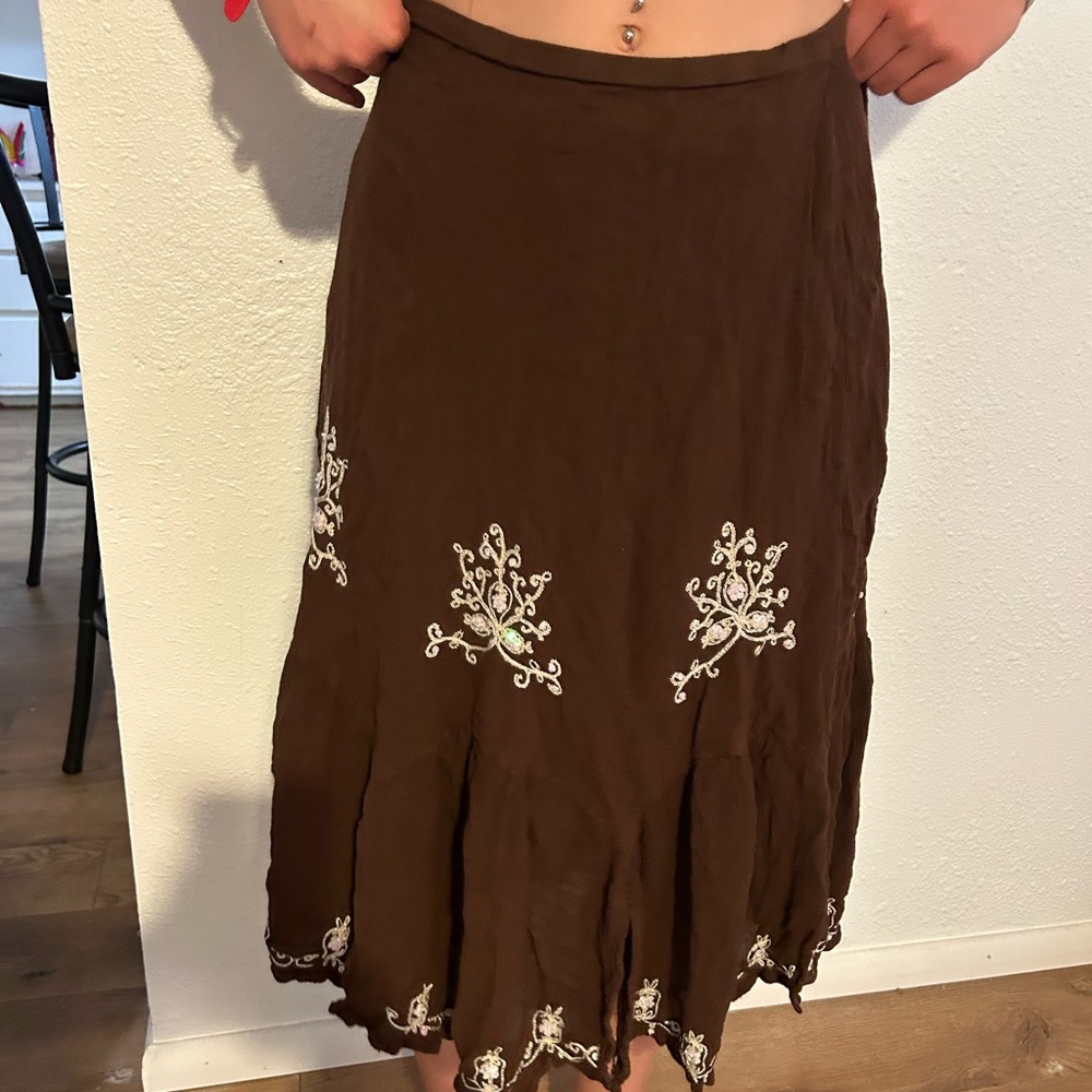 Super cute brown skirt. Has flowers sewn into to make a design.